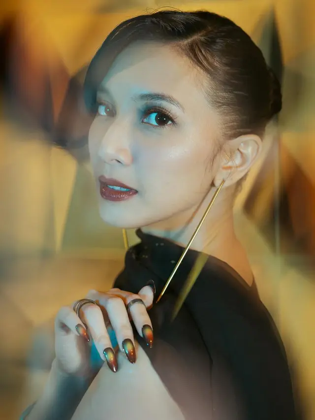 Pesona Dualisme Sheila Dara di Premiere Film Terbaru, Tampilkan Aura Ganda dari Sosok Sore