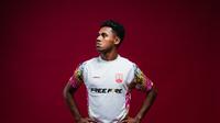 Persis Solo mendatangkan talenta muda asal Papua, Marcell Rumkabu, yang bermain di posisi bek kiri. (Dok Persis)