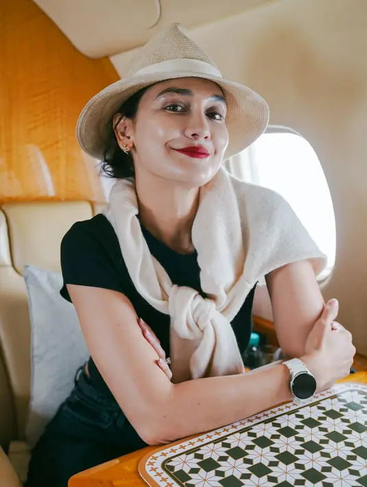 Luna Maya jadi salah satu aktris dan model yang jadikan travelling sebagai rutinitas [@lunamaya]