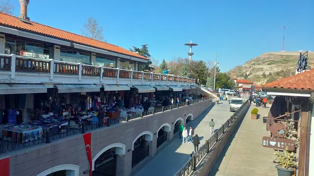 Kawasan Hamamonu Street dekat  Masjid Haji Bayram di Ankara Turki
