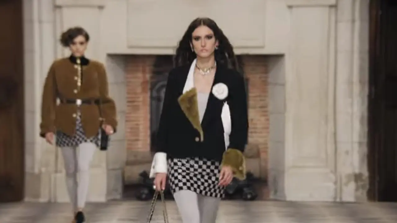 Kristen Stewart Jadi Satu-satunya Tamu Show Koleksi Terbaru Chanel