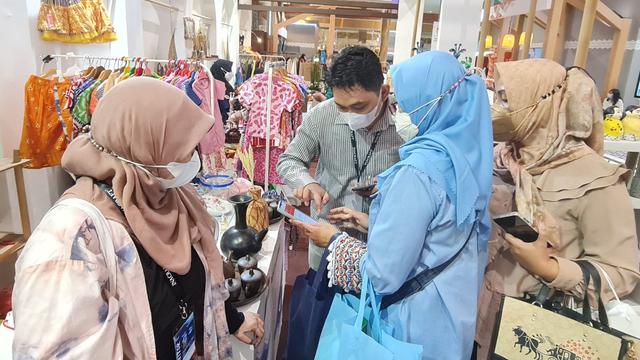 Ada Lucky Dip dan Promo Menarik di Booth UMKM Binaan Pertamina