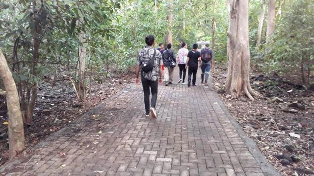 Cerita Akhir Pekan Suka Duka Seorang Pemandu Wisata