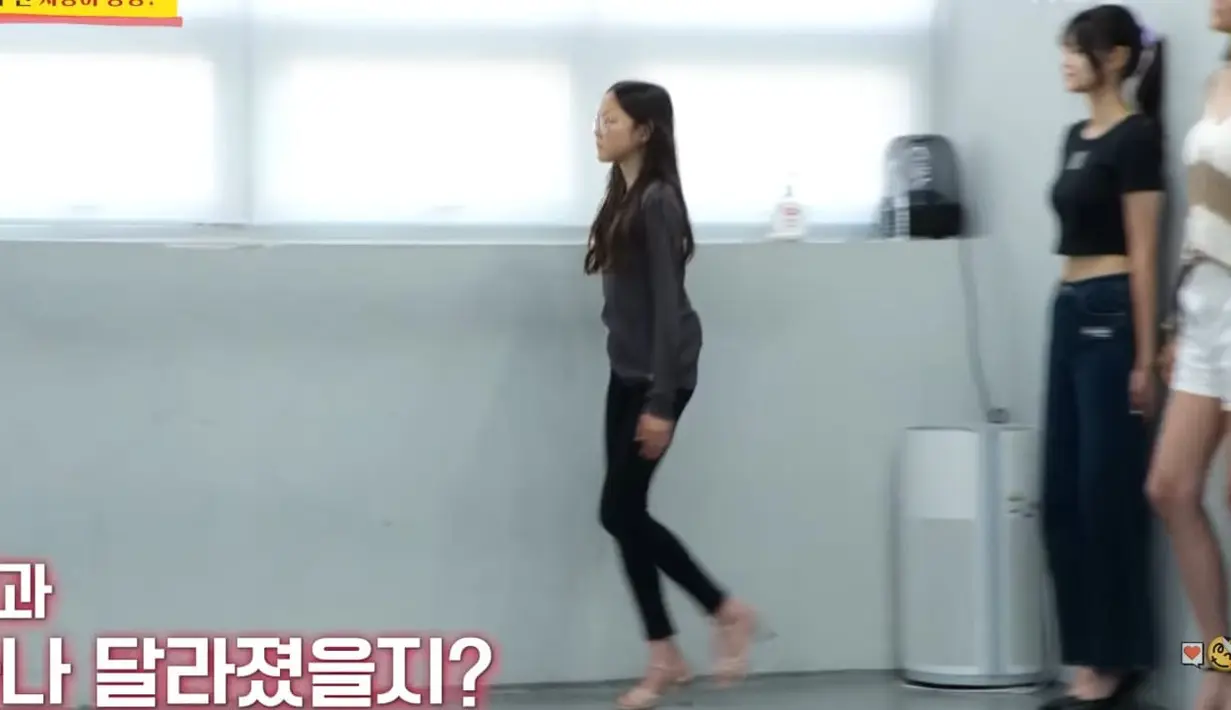 Choo Sarang tumbuh dengan postur tubuh yang tinggi seperti ayah dan ibunya. Sarang saat ini sedang fokus dengan sekolah modeling. (Foto: YouTube/ KBS Entertain)