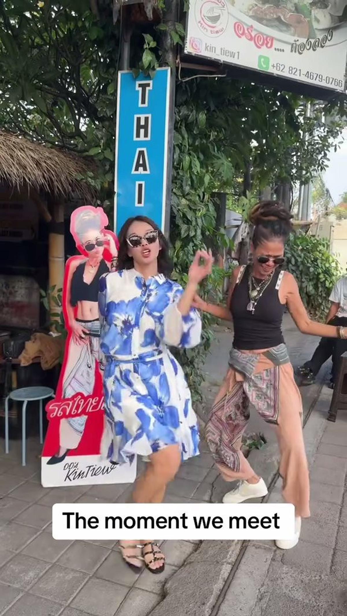 7 Potret Bunda Corla dan Mertua Jennifer Coppen Bertemu, Kocak Banget - Sama Aktifnya