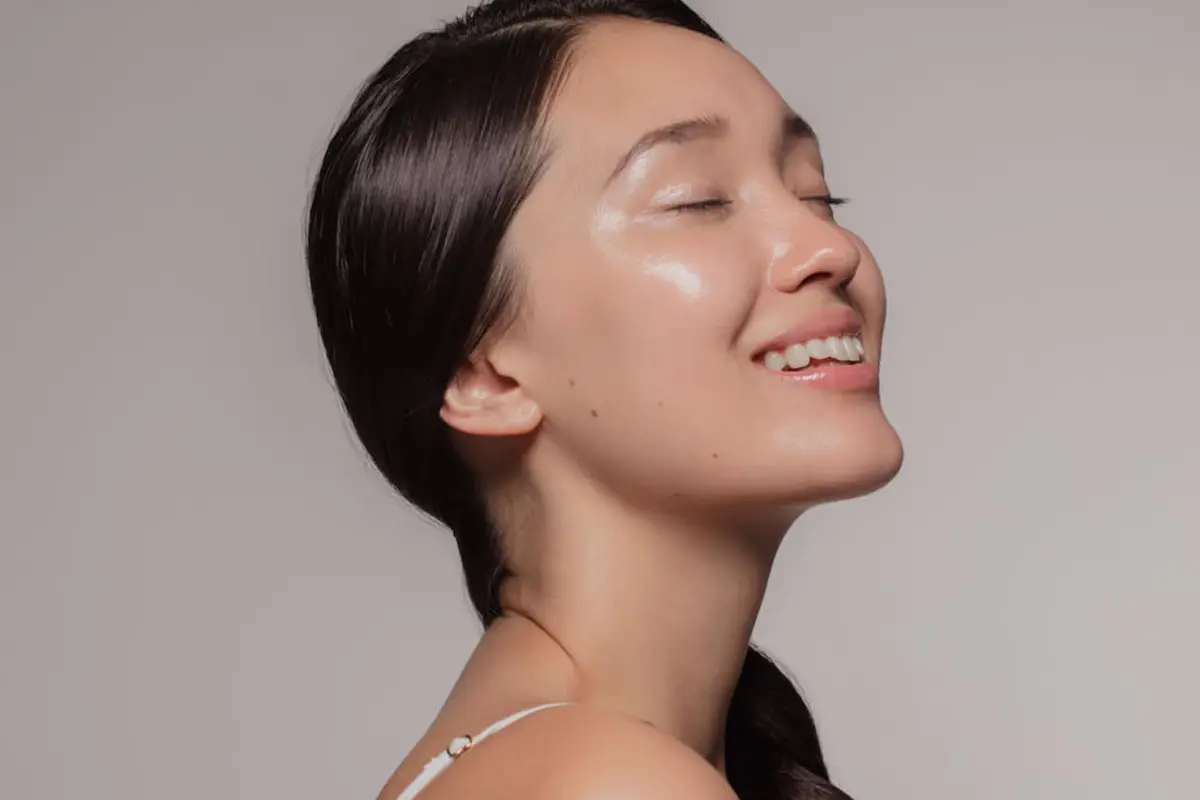 YOUVIT X ERHA Suplemen kulit dari kolagen dan vitamin C dalam bentuk permen
