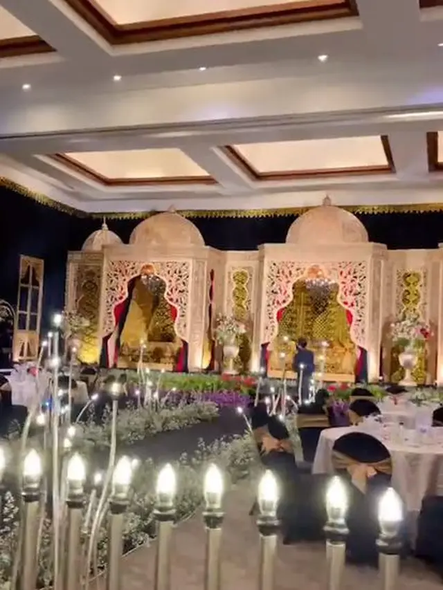 7 Potret Dekorasi Ngunduh Mantu Ria Ricis dan Teuku Ryan, Bernuansa Emas