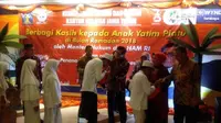 Kementerian Hukum dan HAM melaksanakan buka puasa bersama dengan sejumlah Anak Yatim Piatu di Jawa Timur, di Hotel Wyndham Surabaya, Minggu (3/6/2018). (Denza/Suarasurabaya.net)