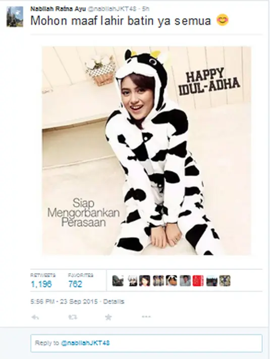 Cara unik Nabilah JKT48 ucapkan hari raya Idul Adha, ia terlihat lucu memakai kostum berbentuk sapi. (via twitter/@nabilahJKT48)