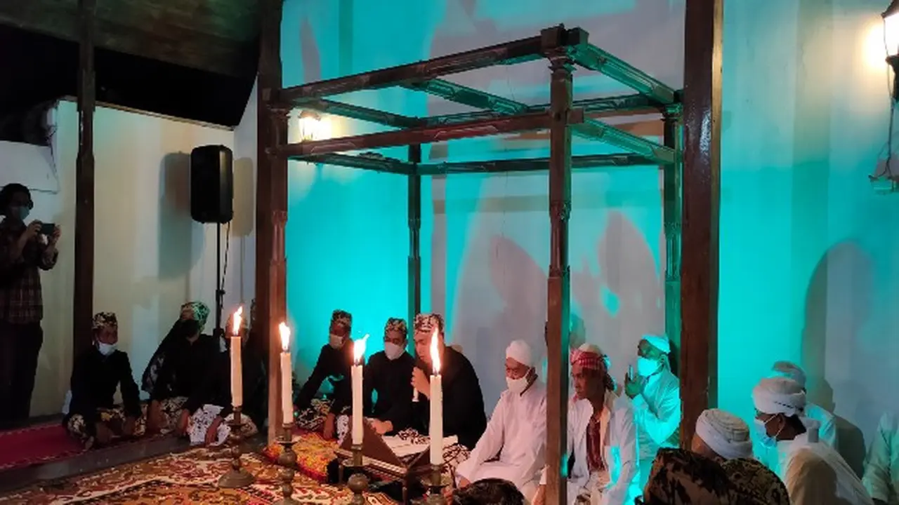 Khidmat Pembacaan Babad Cirebon Pada 1 Muharam
