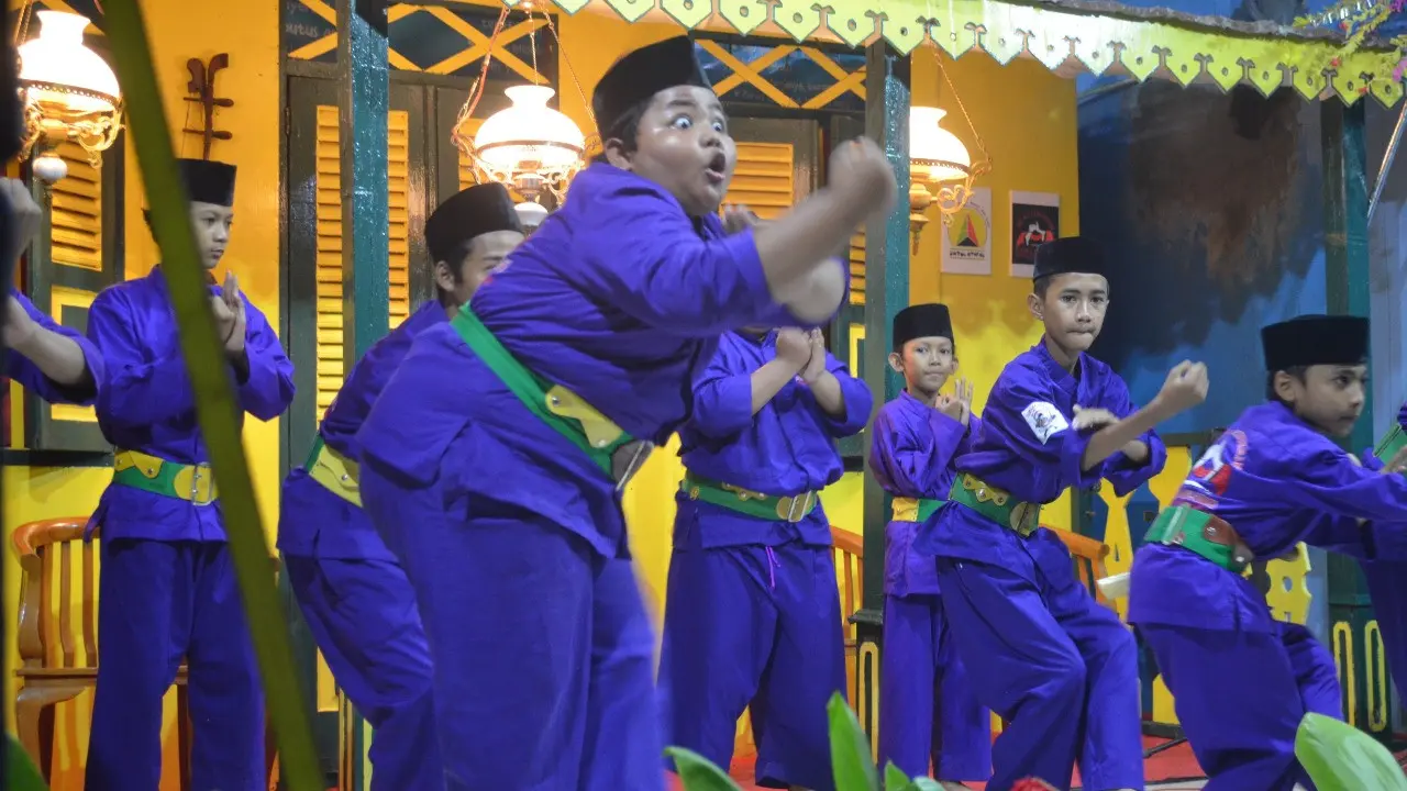 Di Rawa Belong banyak terdapat aliran silat.