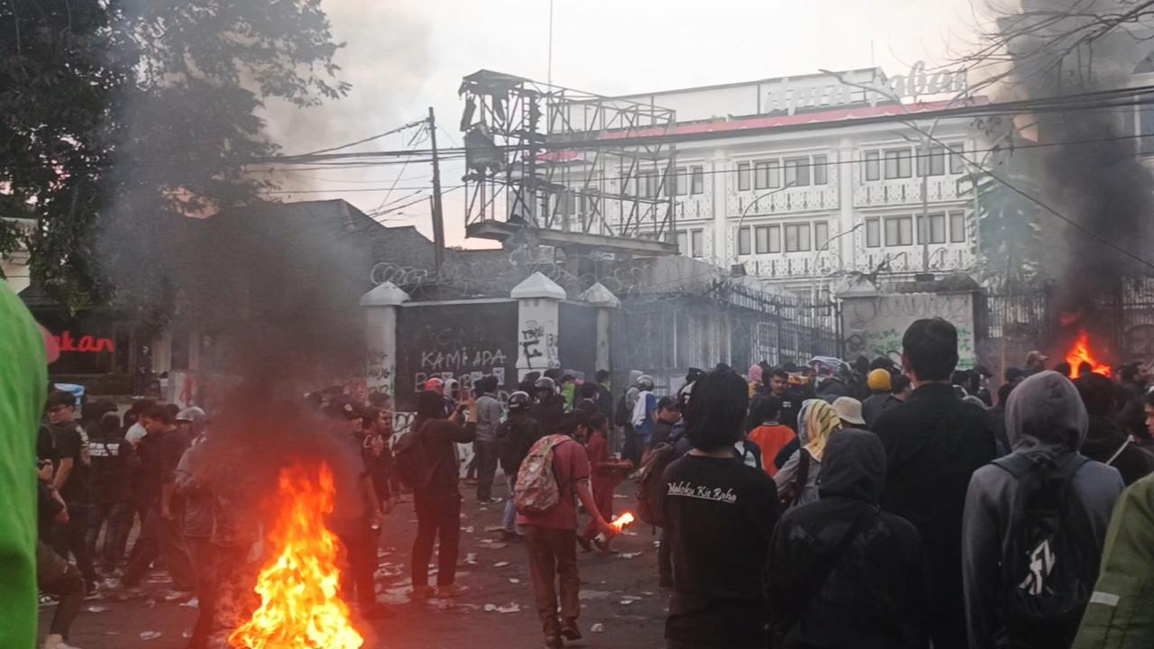 Akademisi RI di Inggris Kecam Kekerasan Aparat terhadap Demonstran, Minta Warga Waspada