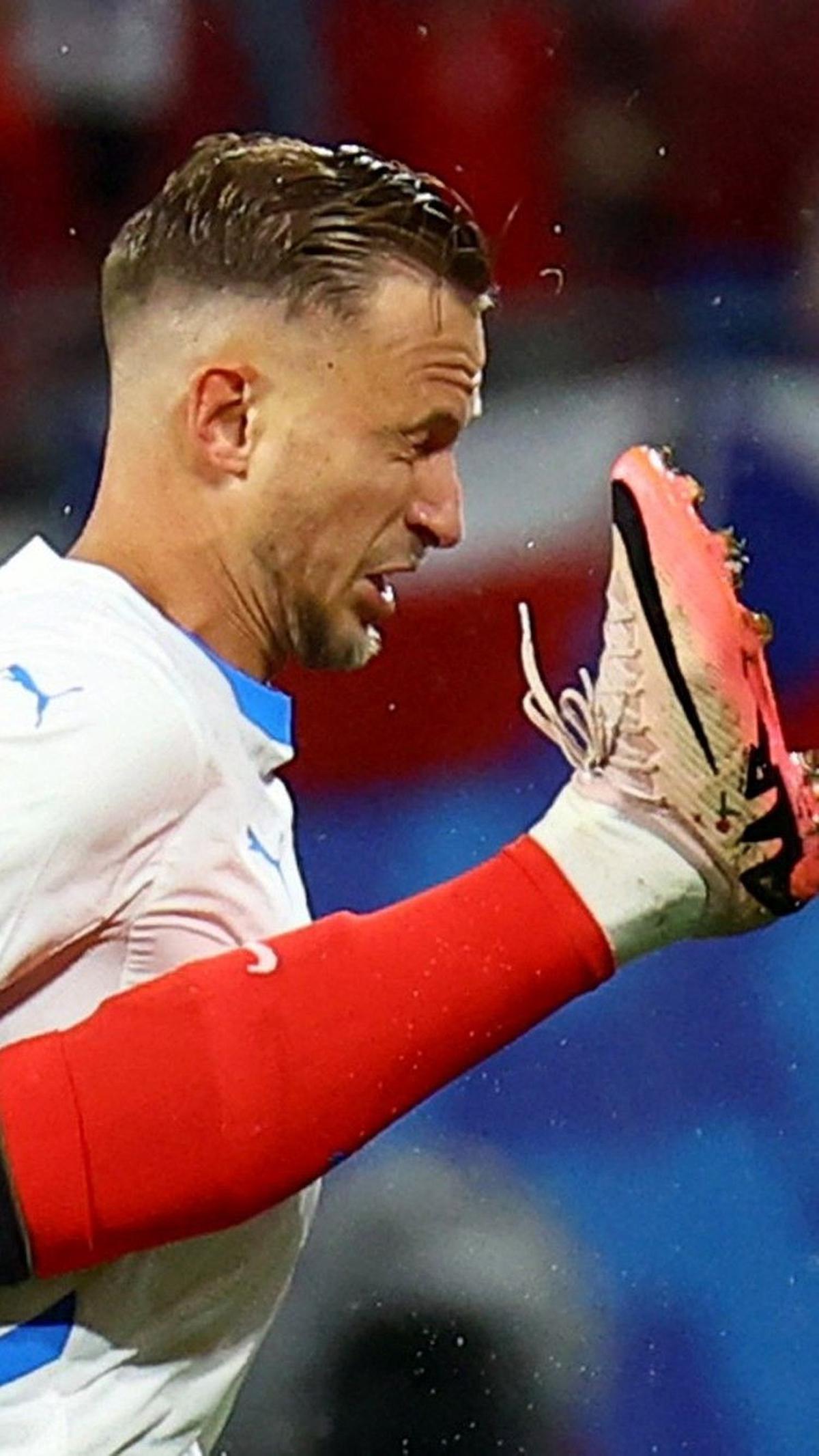 Sejak itu, intensitas pertandingan semakin meningkat dan Portugal terus menggempur tim lawan.&nbsp;Foto: Reuters<br>
