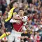 Pemain Arsenal, Kai Harvertz, duel udara dengan pemain Bournemouth, Marcos Senesi, pada laga pekan ke-36 Premier League 2023/2024 di Stadion Emirates, Sabtu (4/5/2024). Kemenangan ini membuat Arsenal berada di puncak klasemen Premier League dengan 83 poin. (AP Photo/Frank Augstein)