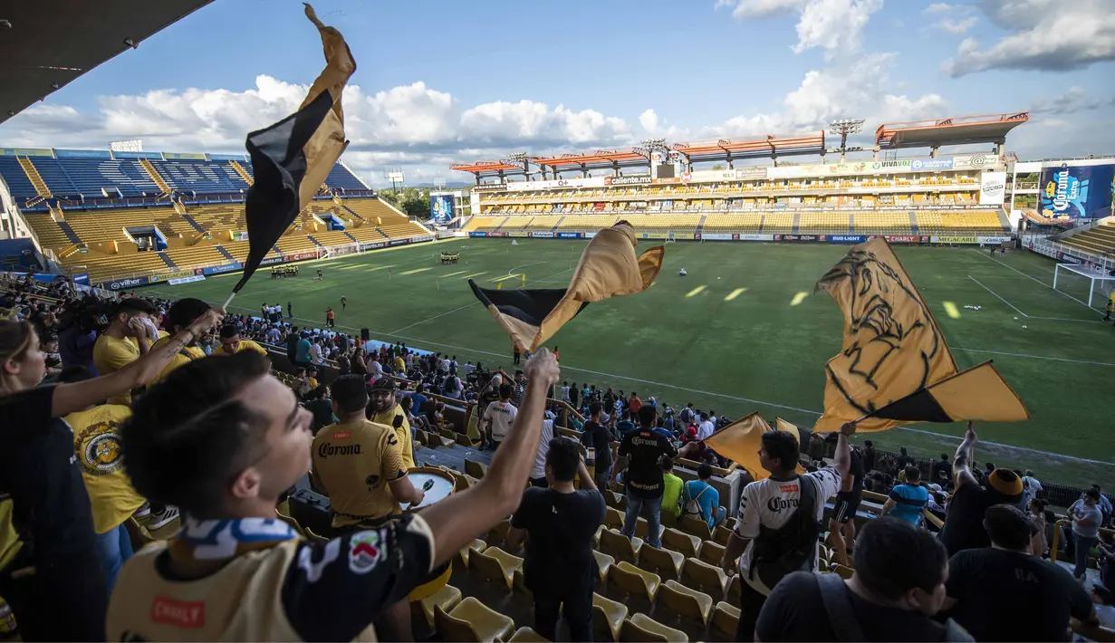Antusiasme fans klub Dorados menyambut masa depan klub dengan nama besar Maradona sebagai pelatihnya. ( AFP/Pedro Pardo )