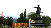 Monumen Nani Wartabone salah satu cagar budaya yang dibangun sekitar tahun 1987 pada masa Wali Kota Gorontalo, A. Nadjamudin. (Liputan6.com/Arfandi Ibrahim)