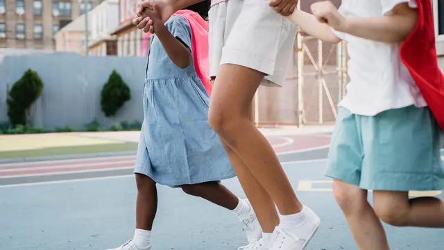 Sepatu sekolah