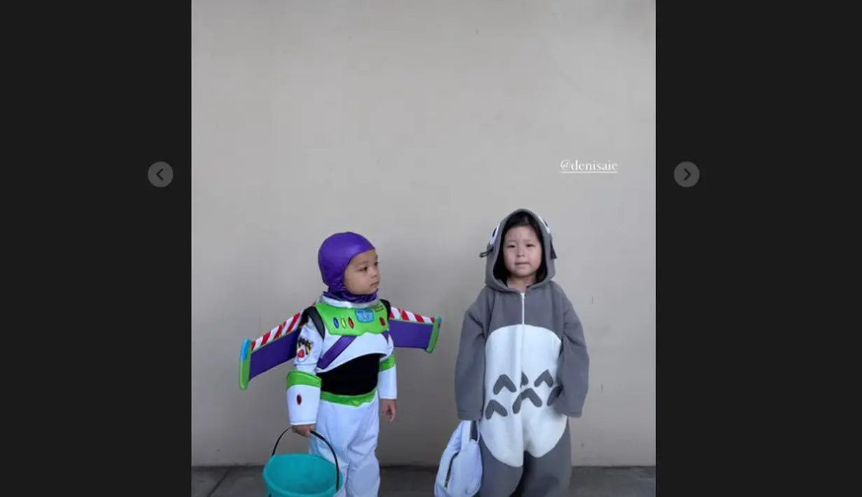 Ini merupakan pengalaman baru yang mengasyikkan bagi Issa. "Sweet treats and spooky giggles! Ps : Issa chose all of our costumes," tulis Nikita Willy. (Foto: Instagram/ nikitawillyofficial94)