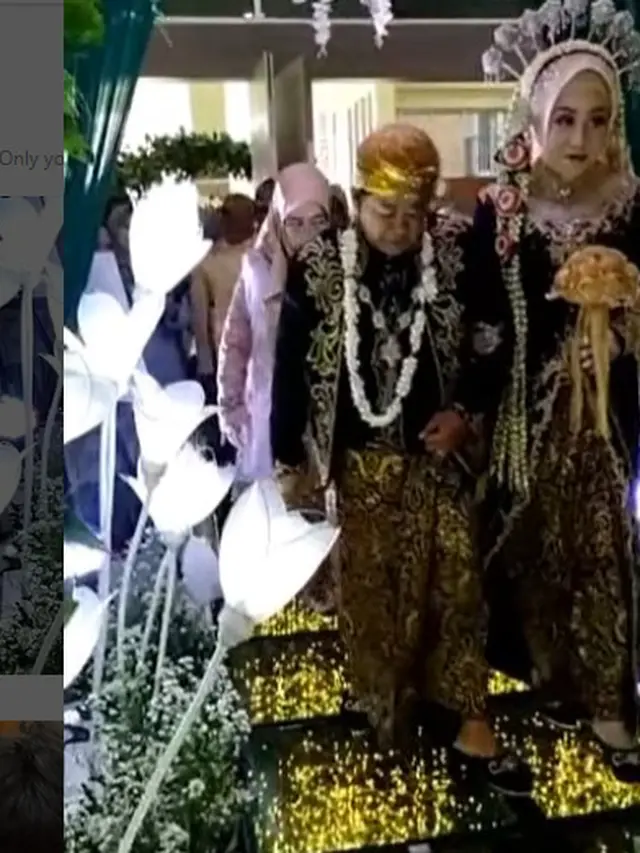 6 Momen Pernikahan Komedian Adul dan Wenty Eri, Digelar Meriah
