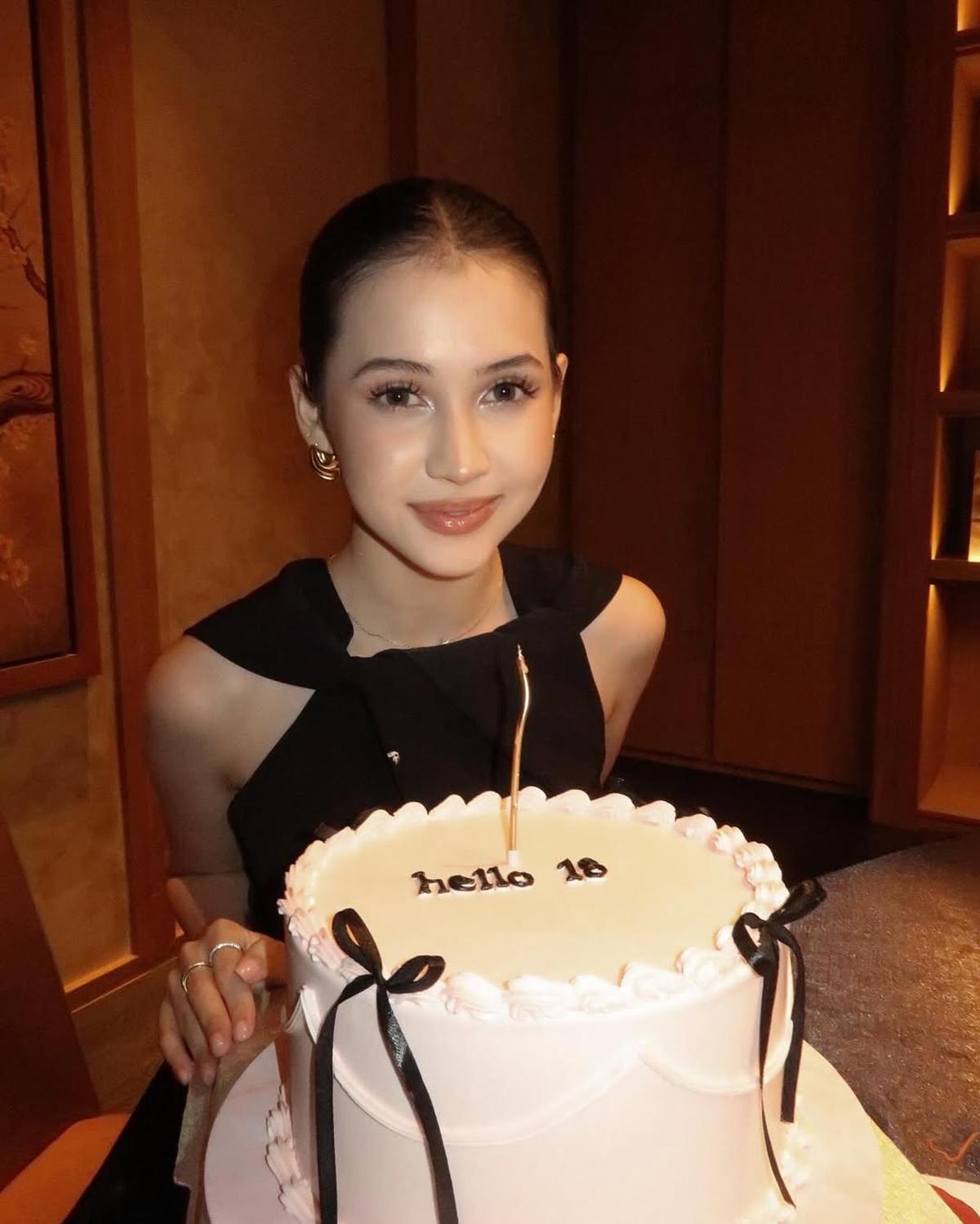 7 Potret Ulang Tahun Sandrinna Michelle ke-18 Tahun, Dirayakan Bareng Junior Roberts Sang Kekasih - Dapat Ucapan Juga dari Adik