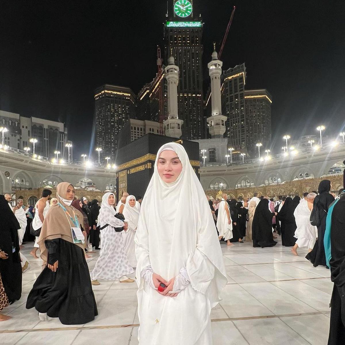 Momen Spesial Elina Joerg di Makkah, Rayakan Ulang Tahun dengan Ibadah Umrah
