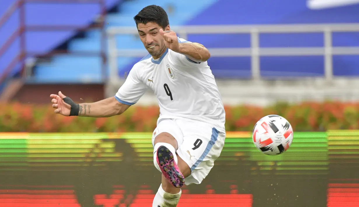 1. Luis Suarez (Uruguay) - Absen saat laga terakhir melawan Brasil (18/11/2020). Telah mencetak 25 gol dari 51 laga, dengan ratio 0,49 gol per-laga. (AFP/Raul Alboleda)