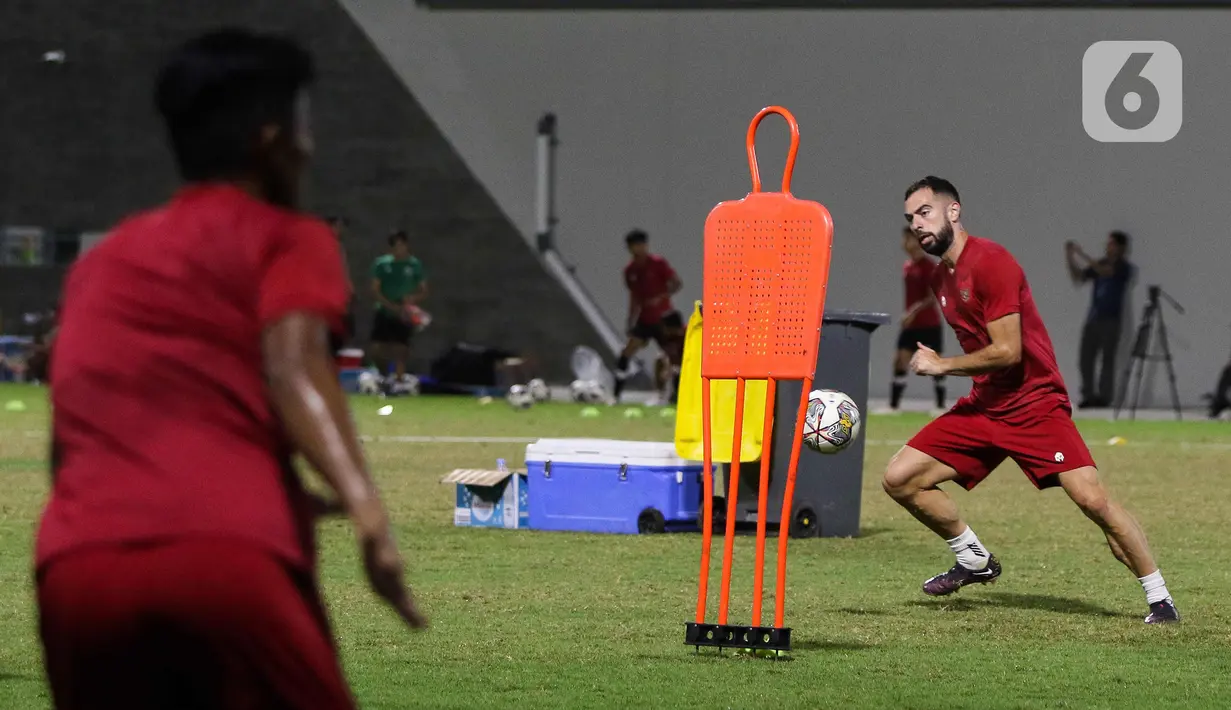 Duet Jordi Amat-Elkan Baggott bakal mencicipi debut pada laga timnas Indonesia kontra Burundi, Sabtu (25/3/2023) dan Selasa (28/3/2023). (Liputan6.com/Herman Zakharia)