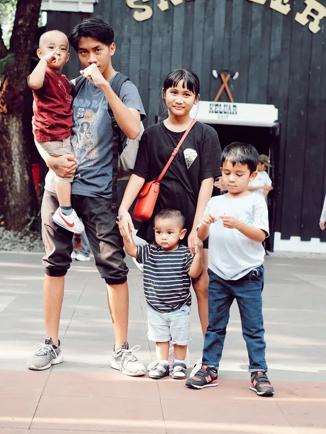 Potret Bumi Pradipa Anak Sulung Enno Lerian. (Sumber: Instagram/ennolerian_)