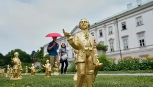 210 Patung Mini Mozart Raib di Salzburg