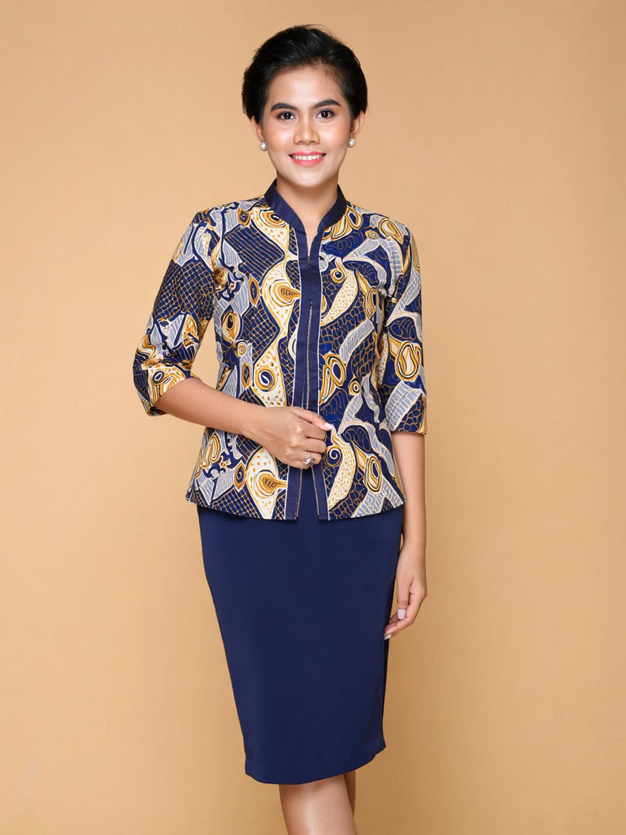 11 Model Baju Batik Wanita Modern 2025, Tetap Modis di Tengah Tren