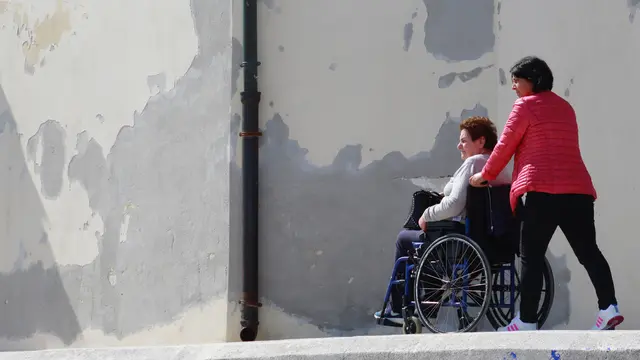 Tidak Banyak yang Tahu Bahwa Agustus Merupakan Bulan Kesadaran Spinal Muscular Atrophy atau SMA. Spinal Muscular Atrophy Adalah Penyakit Atrofi Otot Tulang Belakang yang Paling Sering Menyerang Bayi dan Anak-Anak (Photo by Stefano Intintoli on Unsplash)
