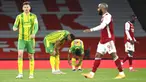 Para pemain West Bromwich Albion bereaksi atas kekalahan mereka dari Arsenal pada akhir pertandingan Liga Inggris di Emirates Stadium, London, Inggris, Minggu (9/5/2021). Arsenal mengalahkan West Bromwich Albion 3-1 dan memastikan The Baggies terdegradasi. (Andy Rain/Pool via AP)