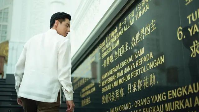 5 Potret Preweding Roger Danuarta dan Cut Meyriska di Sebuah Masjid