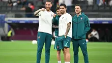(Dari kiri) Penjaga gawang Portugal #12, Jose Sa, gelandang Portugal #25, Pedro Neto, gelandang Portugal #18, Ruben Neves, dan penyerang Portugal #21, Diogo Jota, memeriksa lapangan sebelum pertandingan babak 16 besar UEFA Euro 2024 antara Portugal dan Slovenia di Frankfurt Arena di Frankfurt am Main pada 1 Juli 2024. (JAVIER SORIANO/AFP)