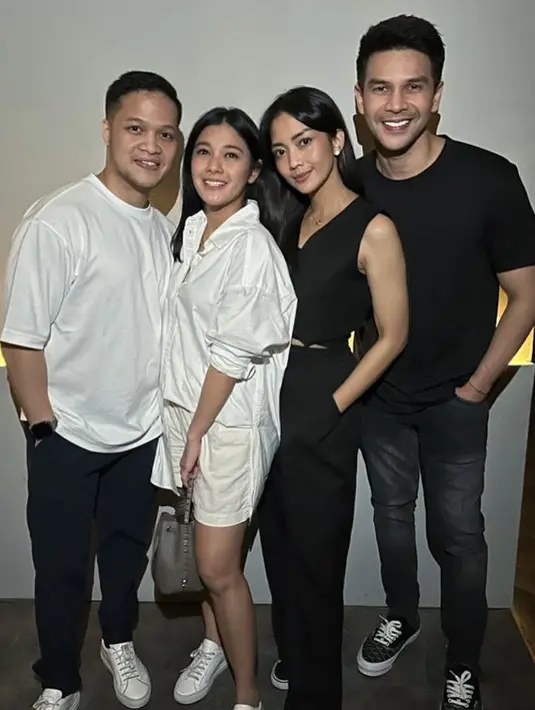 <p>"Bentar 'aku kalau berhubungan itu pasti serius' berarti sama Ririn serius?," tanya Rian Ibram. "Dan aku orangnya nggak suka pamer-pamer," kata Ijonk lagi. [Instagram/ijonkfrizzy]</p>