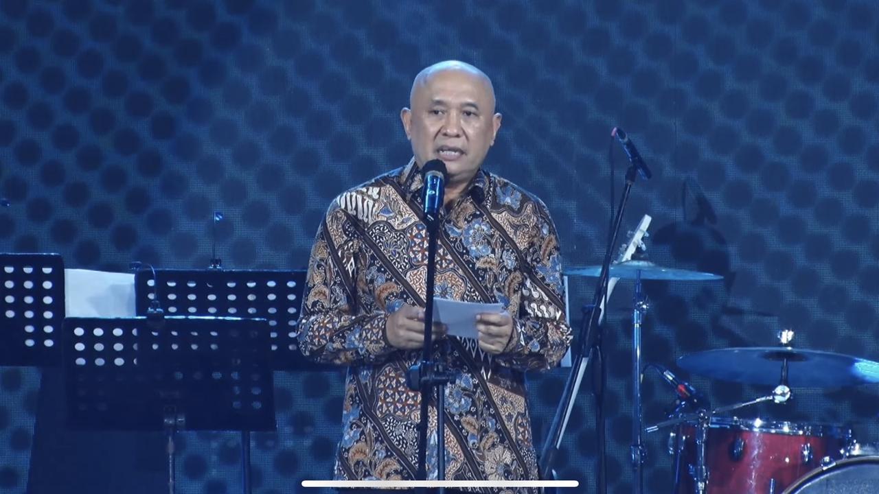 Menteri Koperasi dan UKM Teten Masduki membuka  pameran UMKM yang mengangkat tema Cerita Nusantara dari Indonesia untuk Dunia, di Istora Senayan, Jakarta. (Tira/Liputan6.com)