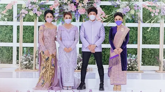 6 Potret Yuni Shara di Acara Lamaran Aurel Hermansyah dan Atta Halilintar
