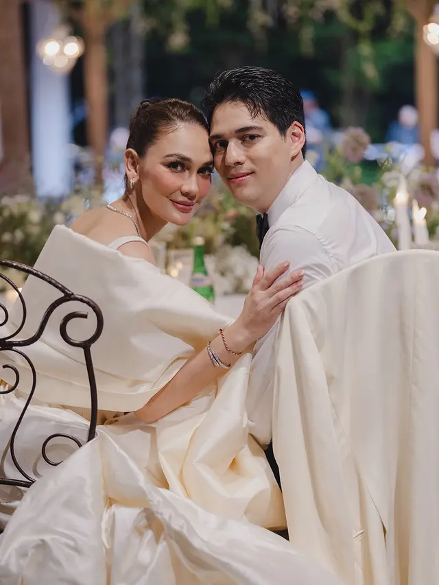 Dress Resepsi Luna Maya