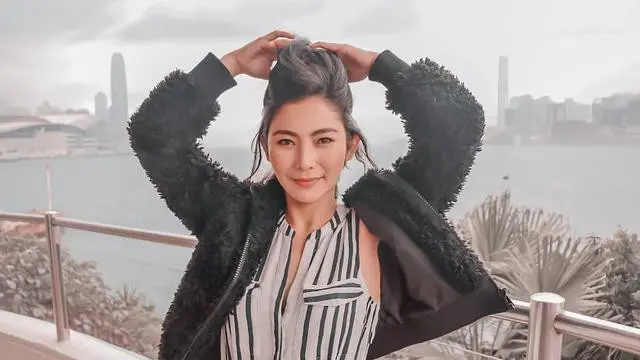 Walaupun kini usianya sudah menginjak 31 tahun, Meta Permadi sama sekali tidak tampak menua, ia semakin terlihat awet muda dan memesona.