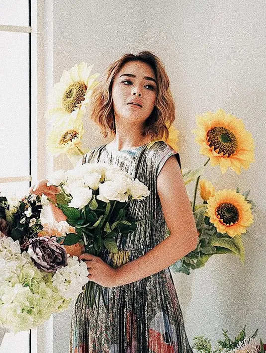 Penampilan Amanda Manopo makin terlihat dewasa dengan beach wave di seluruh bagian rambut (instagram/amandamanopo)