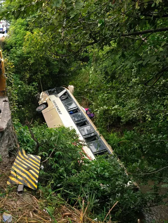 “Sekarang ada 13 orang tewas – 10 orang tewas di tempat kejadian dan tiga lainnya di rumah sakit di Tegucigalpa,” kata petugas pemadam kebakaran Letnan Cristian Sevilla. (Johny MAGALLANES/AFP)