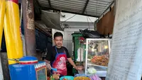 Ayam goreng geprek milik Dedi yang berlokasi di depan Alfamart Duri Utara 2 Tambora Jakarta Barat.