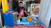 Ayam goreng geprek milik Dedi yang berlokasi di depan Alfamart Duri Utara 2 Tambora Jakarta Barat.