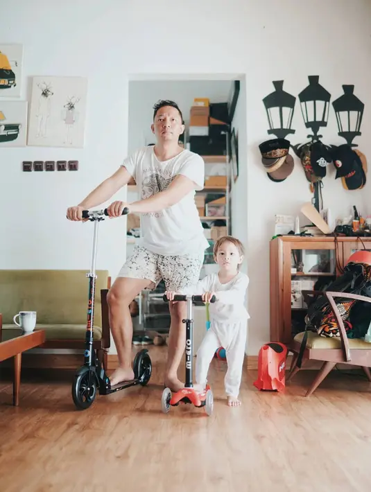 "Jujur ya, jadi memang saya gak mau ambil banyak job saat berpuasa karena saya takut puasa saya itu gak full. Punya niat itu, akhirnya saya bilang ke istri minta izin. Terus istri juga ngizinin," ujar Ringgo dikawasan Thamrin, Kamis (24/5).