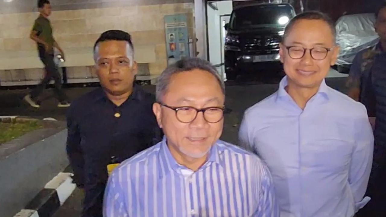Ketua Umum Partai Amanat Nasional (PAN) Zulkifli Hasan (Zulhas) memuji pasangan bakal capres dan cawapres Prabowo Subianto-Gibran Rakabuming Raka.<br>