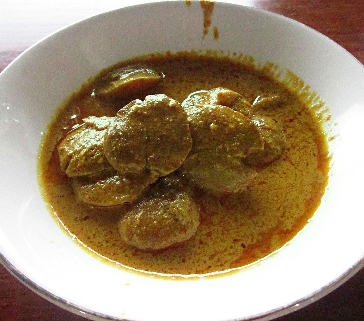 Jengkol merupakan salah satu jenis makanan yang memiliki banyak penggemar di Indonesia. Meski demikian, tak sedikit orang yang tidak suka karena aromanya yang tak sedap.