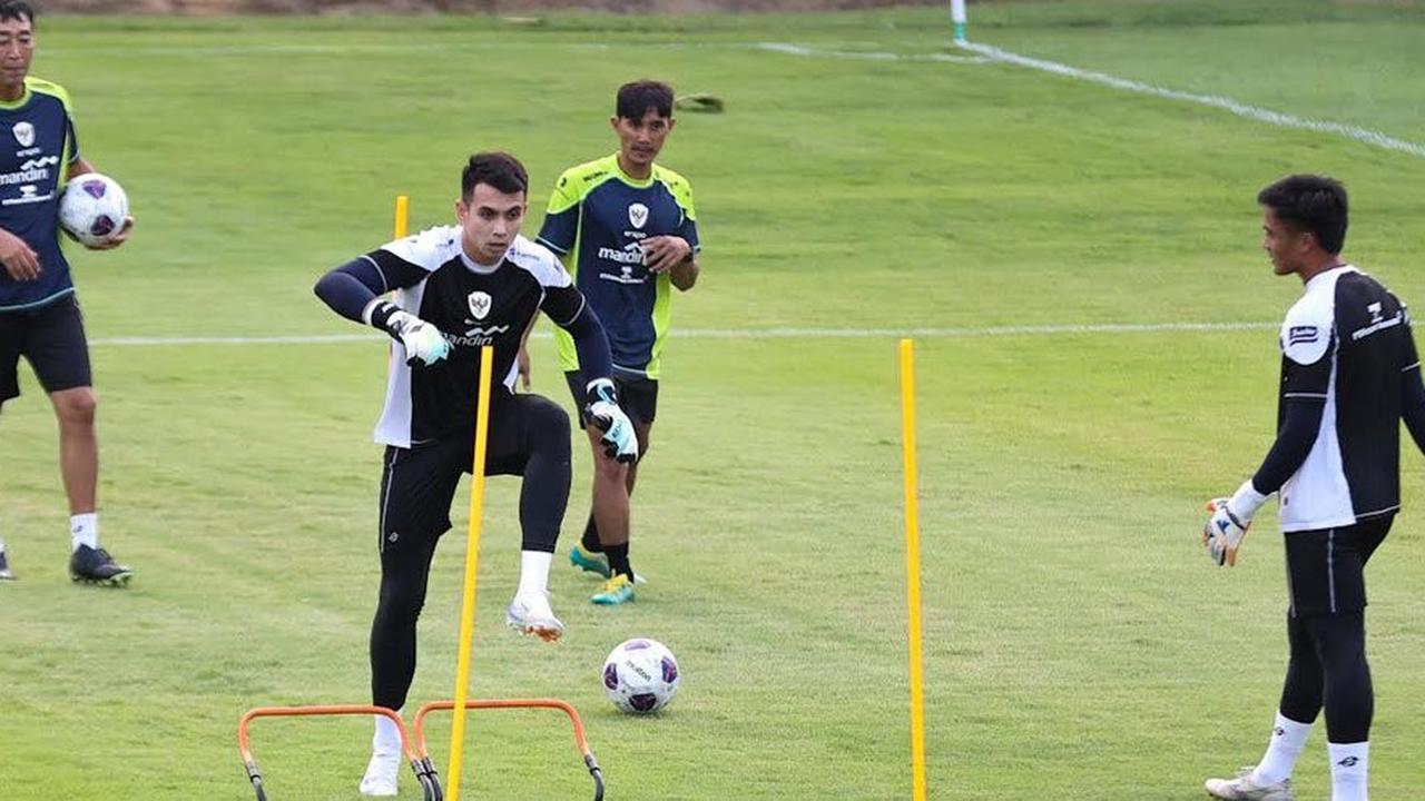 Persaingan di antara kiper Timnas Indonesia menjelang pertandingan melawan Arab Saudi: Nadeo berpotensi mengambil alih posisi Ernando.