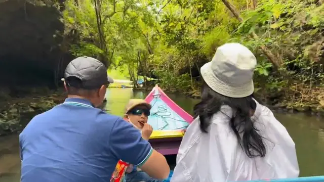 Naik Perahu Susuri Sungai, Ini 6 Momen Seru Uut Permatasari Liburan Bersama Keluarga