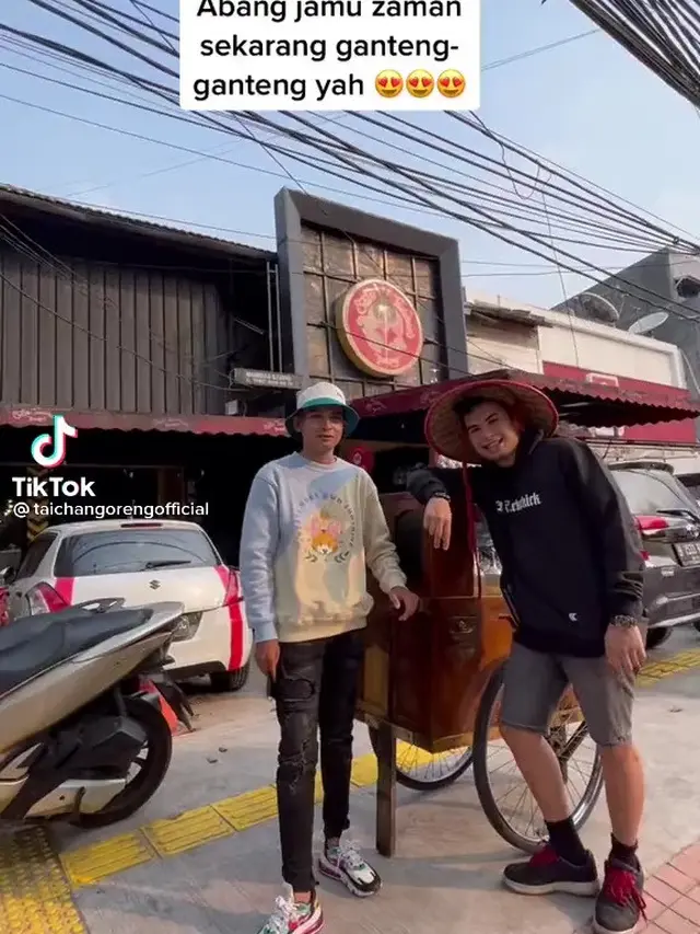 Okin dengan Kembaran Tukang Jamu