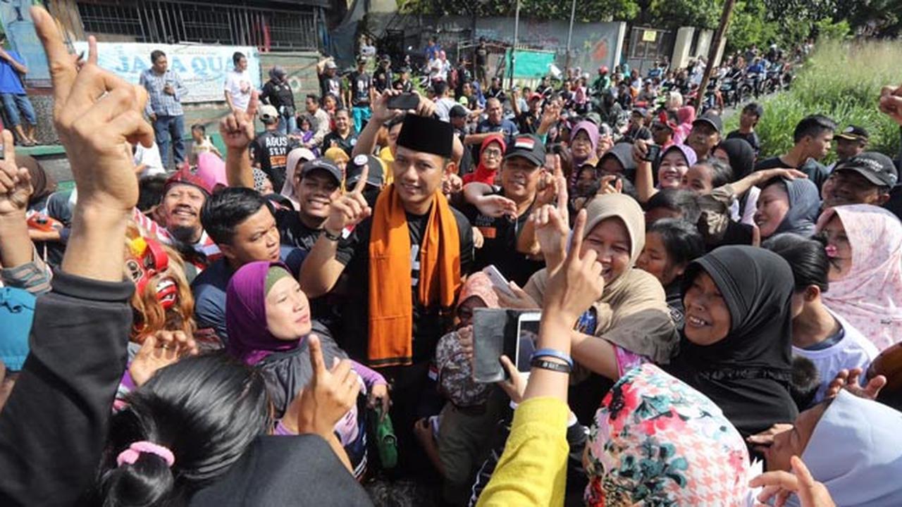 Pagi-pagi AHY Diserbu Warga Cibubur